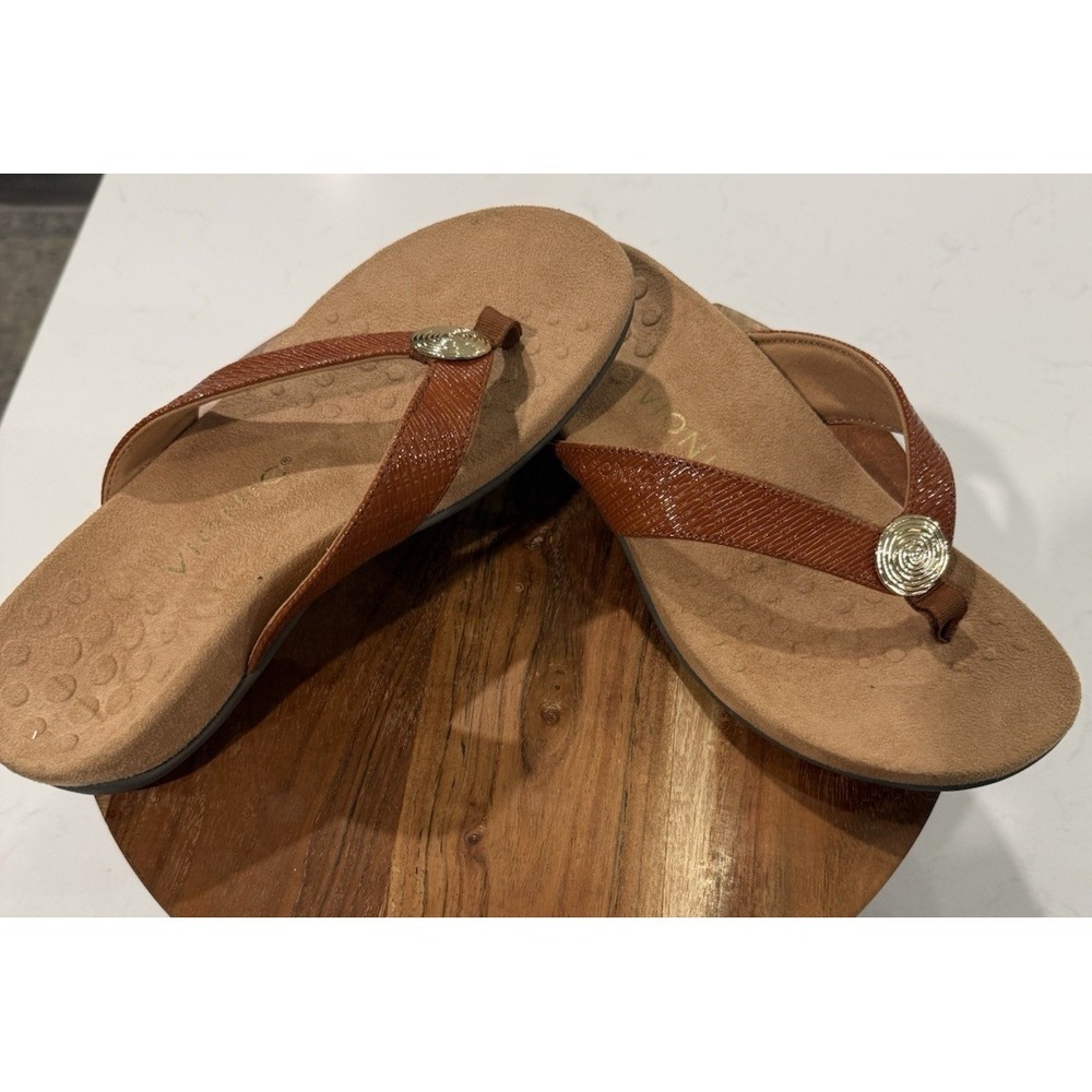 Vionic Hilda Thong Sandals Women Sz 6.5 Arch Support Flip Flops Comfort Toe Gold